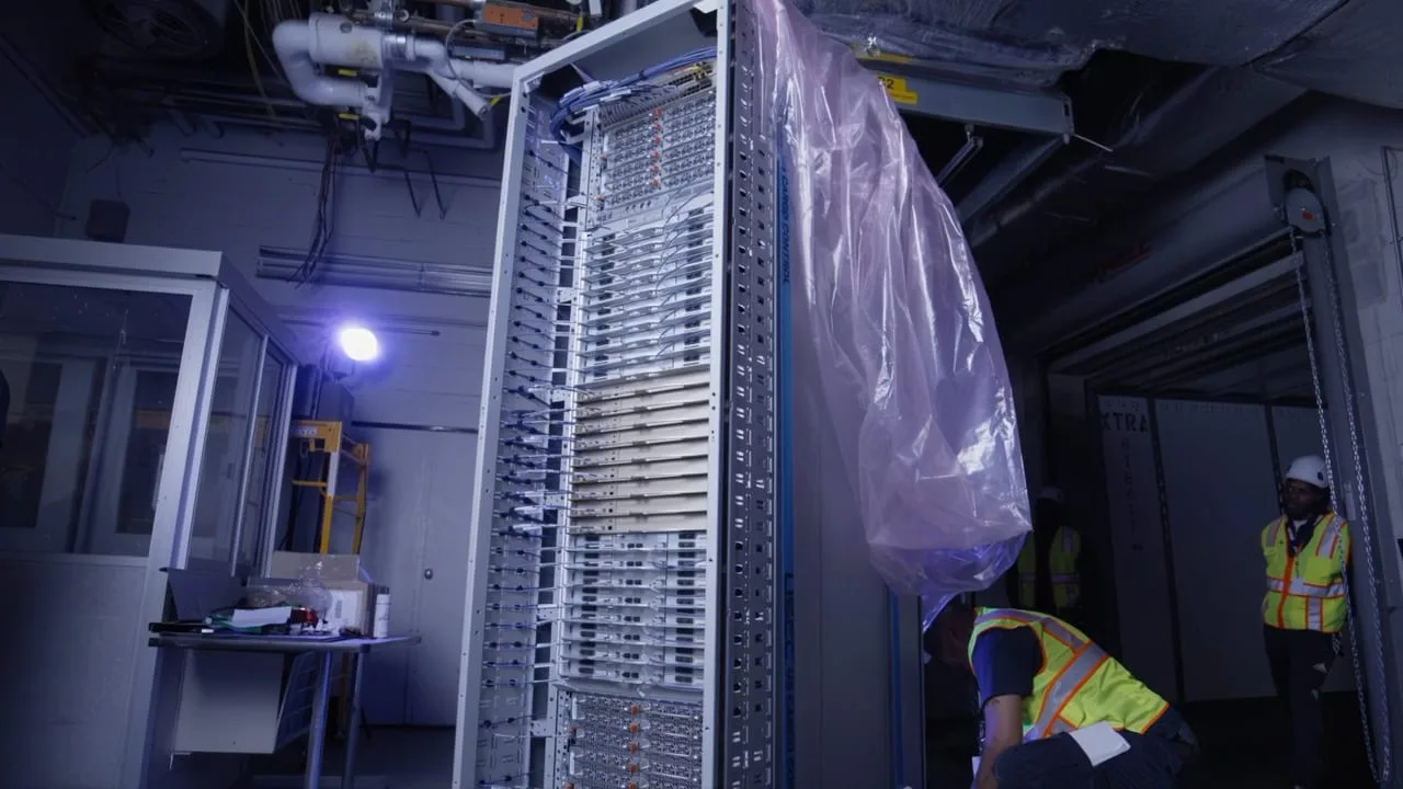NVIDIA Vera Rubin NVL72-Server-Cluster stehen Cloud-Anbietern ab sofort zur Verfügung.