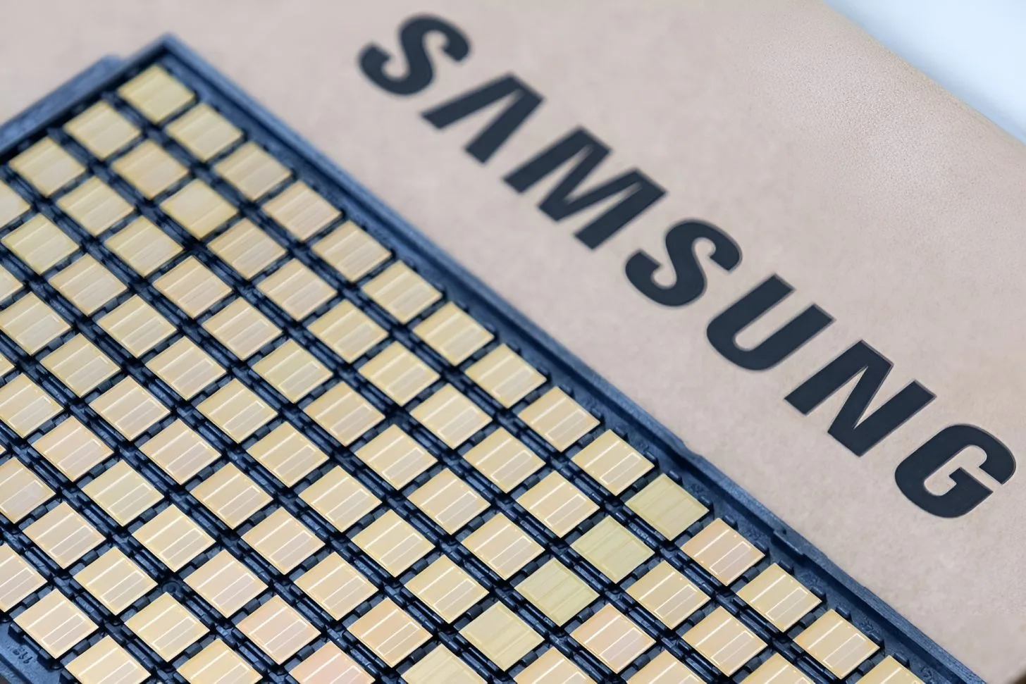 Samsung erreicht bei der HBM4-Speicherproduktion eine Effizienzrate von 80 Prozent.