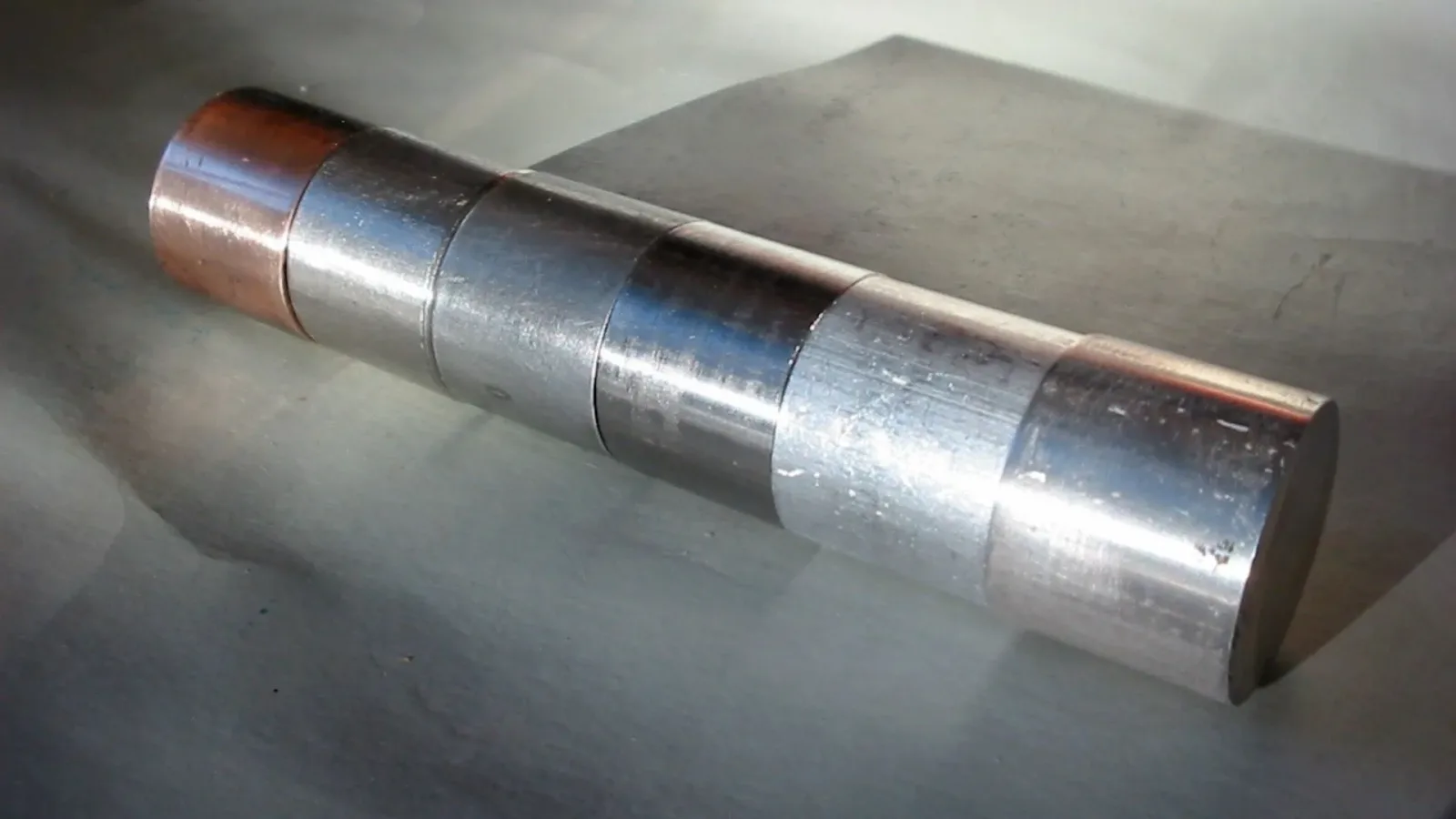 Closed-loop AI system discovers high-temperature alloys faster
