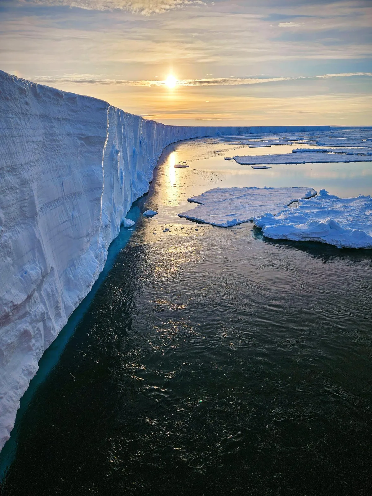 Verstecktes warmes Tiefenwasser unter der Antarktis könnte den globalen Meeresspiegel rasch ansteigen lassen