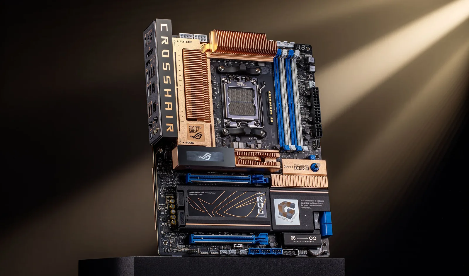 ASUS feiert ROG-20-Jubiläum: Crosshair-Motherboard mit AM5 und X870E in Retro-Kupfer-Optik neu aufgelegt