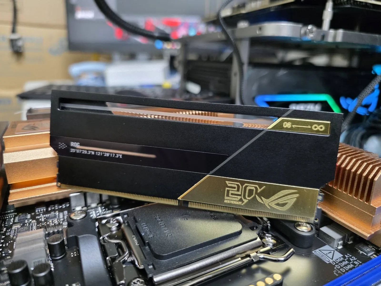 ASUS zeigt erstes ROG DDR5-Modul mit 8800 MT/s auf Crosshair X870E APEX