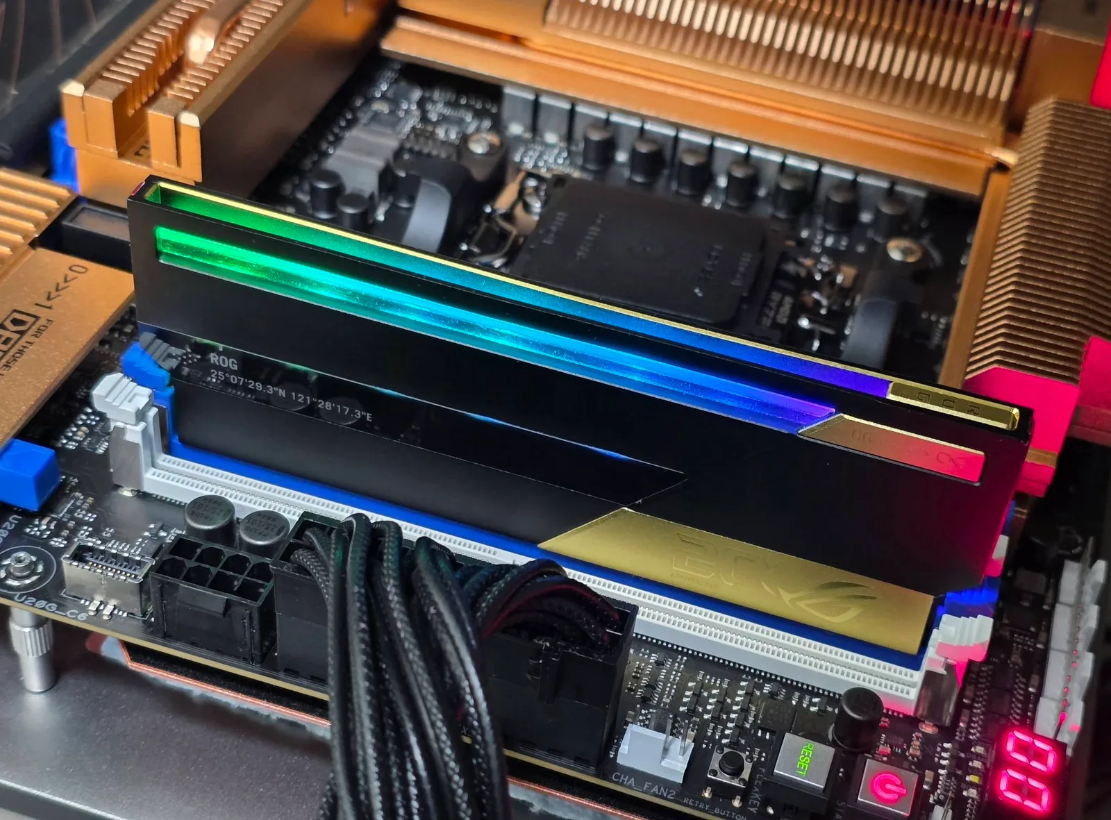 ASUS zeigt erstes ROG DDR5-Modul mit 8800 MT/s auf Crosshair X870E APEX