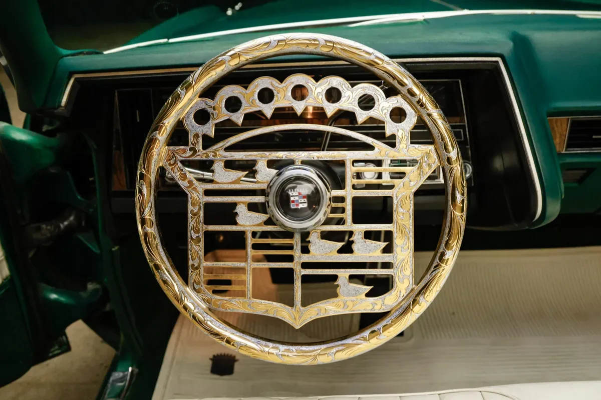 Kann ein individuelles 1970er-Jahre-Cadillac-Lenkrad langweilige, moderne Nachbauten retten?