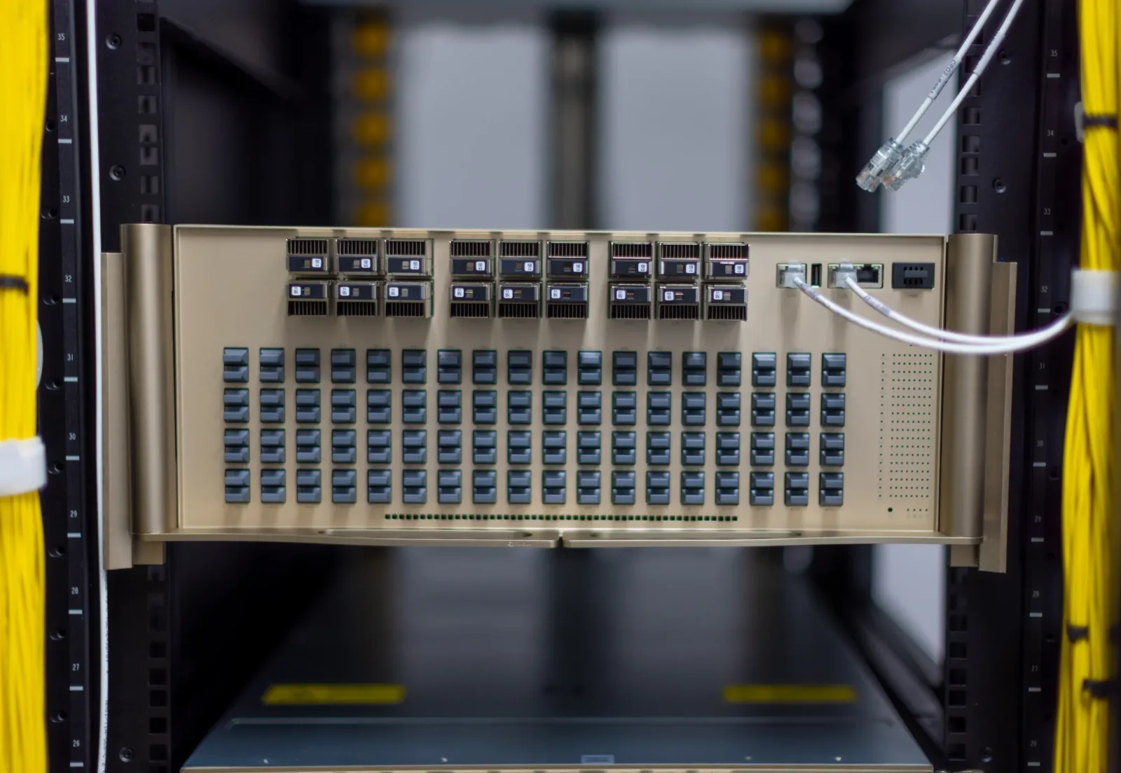 NVIDIA-Optikschalter bei Lambda: Energieverbrauch pro Rack sinkt auf 3 kW, Platz für 3.137 zusätzliche GPUs