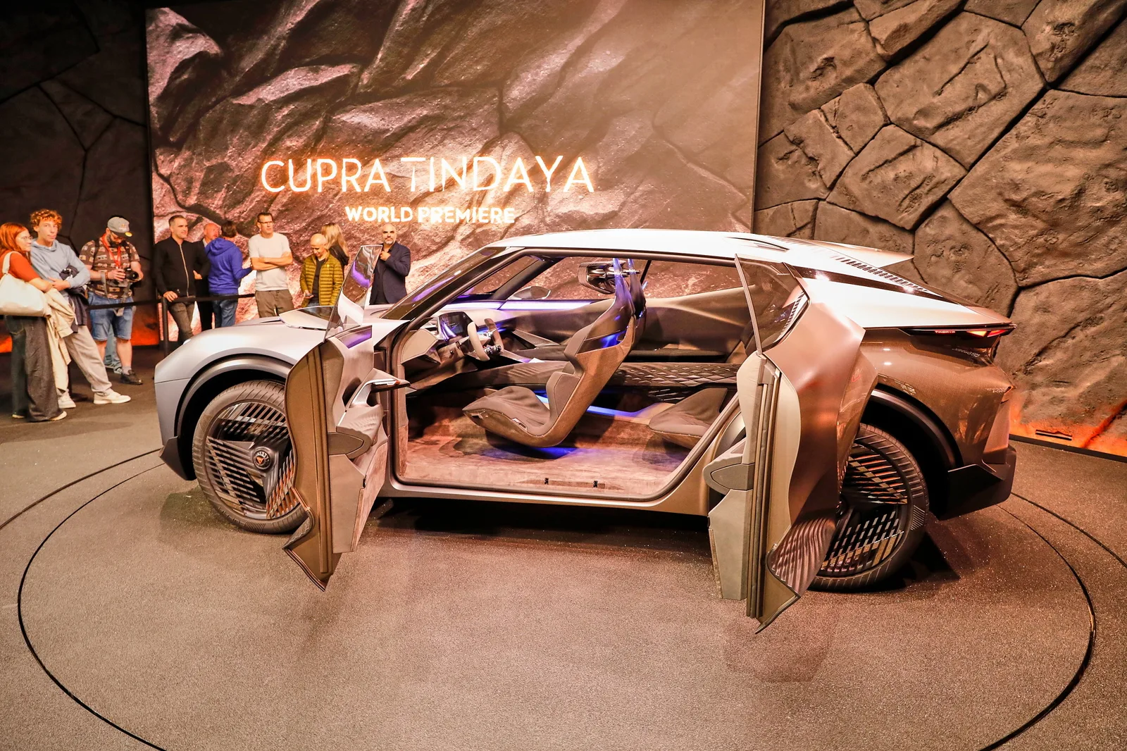 Cupra bringt den Lambo-Optik SUV Tindaya in die Showrooms, um BMWs iX3 zu verdrängen