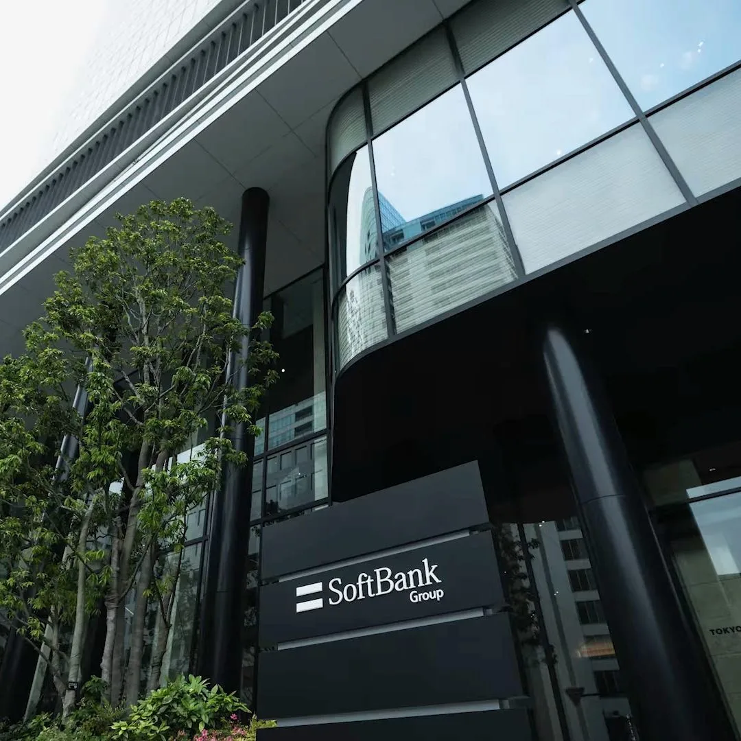 SoftBank plant bis zu 87 Milliarden Dollar in französische KI-Rechenzentren zu investieren, da Frankreich über ein Atomnetz verfügt, das US-Standorte nicht bieten.