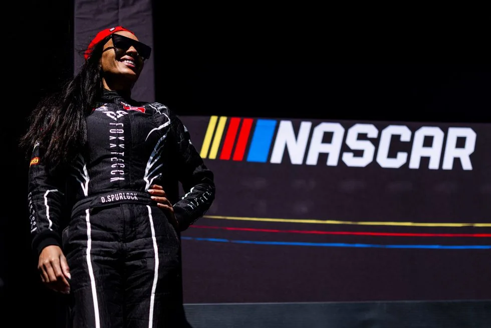 Dystany Spurlock wird erste schwarze Frau im NASCAR-Rennen