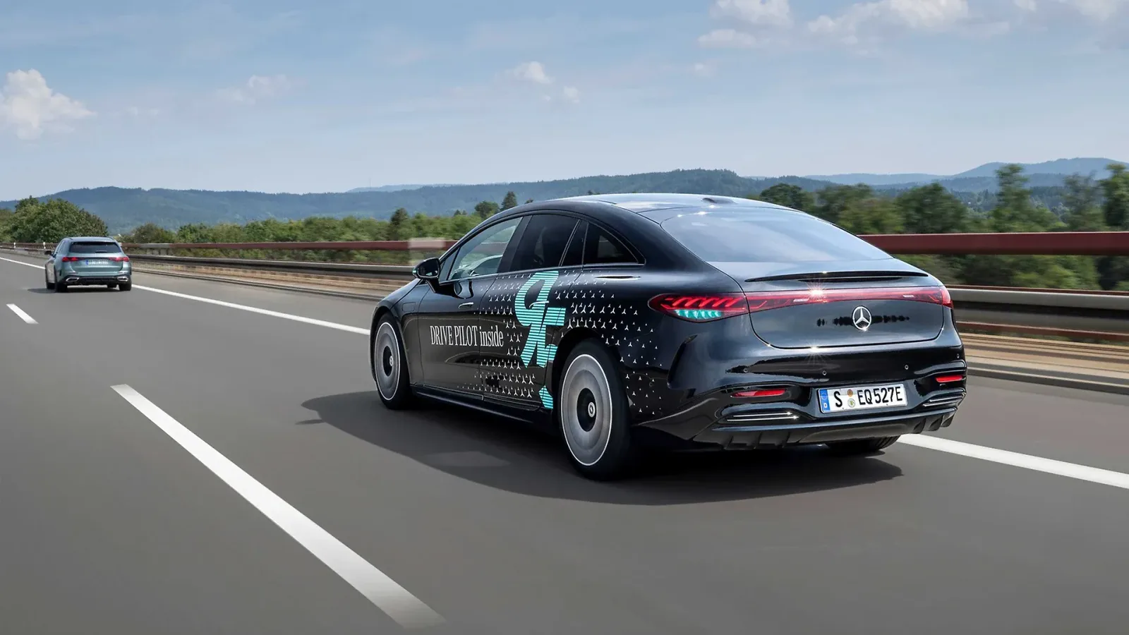 Mercedes setzt mit Turquoise-Farben in autonomen Fahrmodus neuen Trend, China beendet ihn