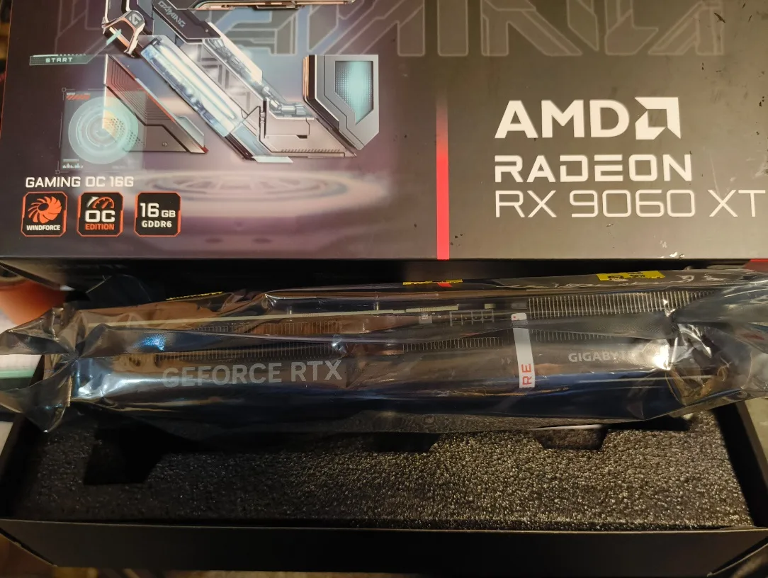 Gigabyte liefert fälschlicherweise AMD-Radeon-Gehäuse mit RTX 5060 Ti an verblüfften Kunden