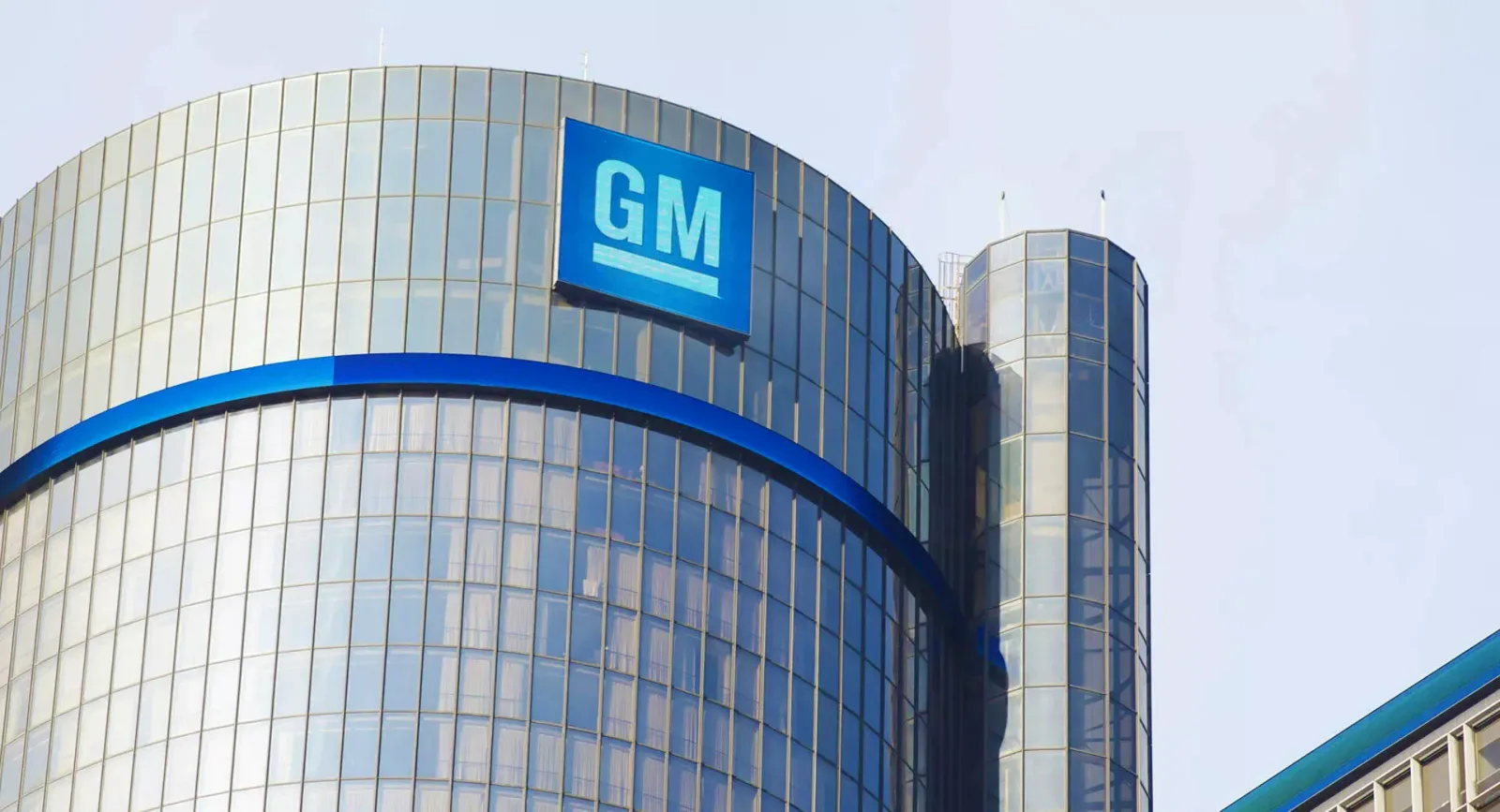 GM entlässt Hunderte IT-Mitarbeiter, um Dutzende neue Fachkräfte einzustellen