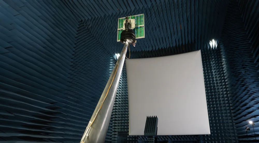 Neues Satellitenantennen-System bekämpft Störungen bei 95 % geringerer Energie