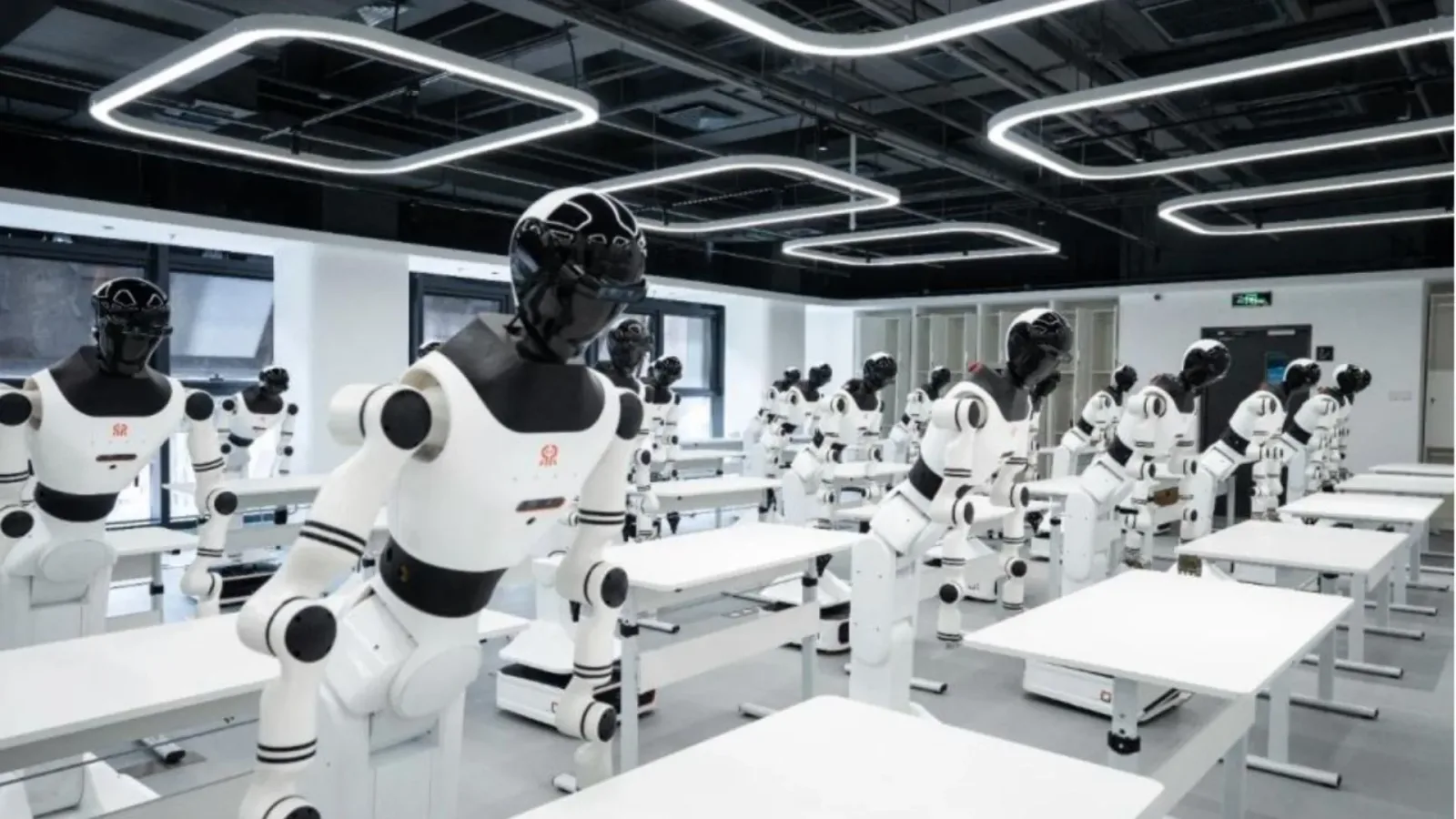 World's first humanoid robot auction to be held online in China
