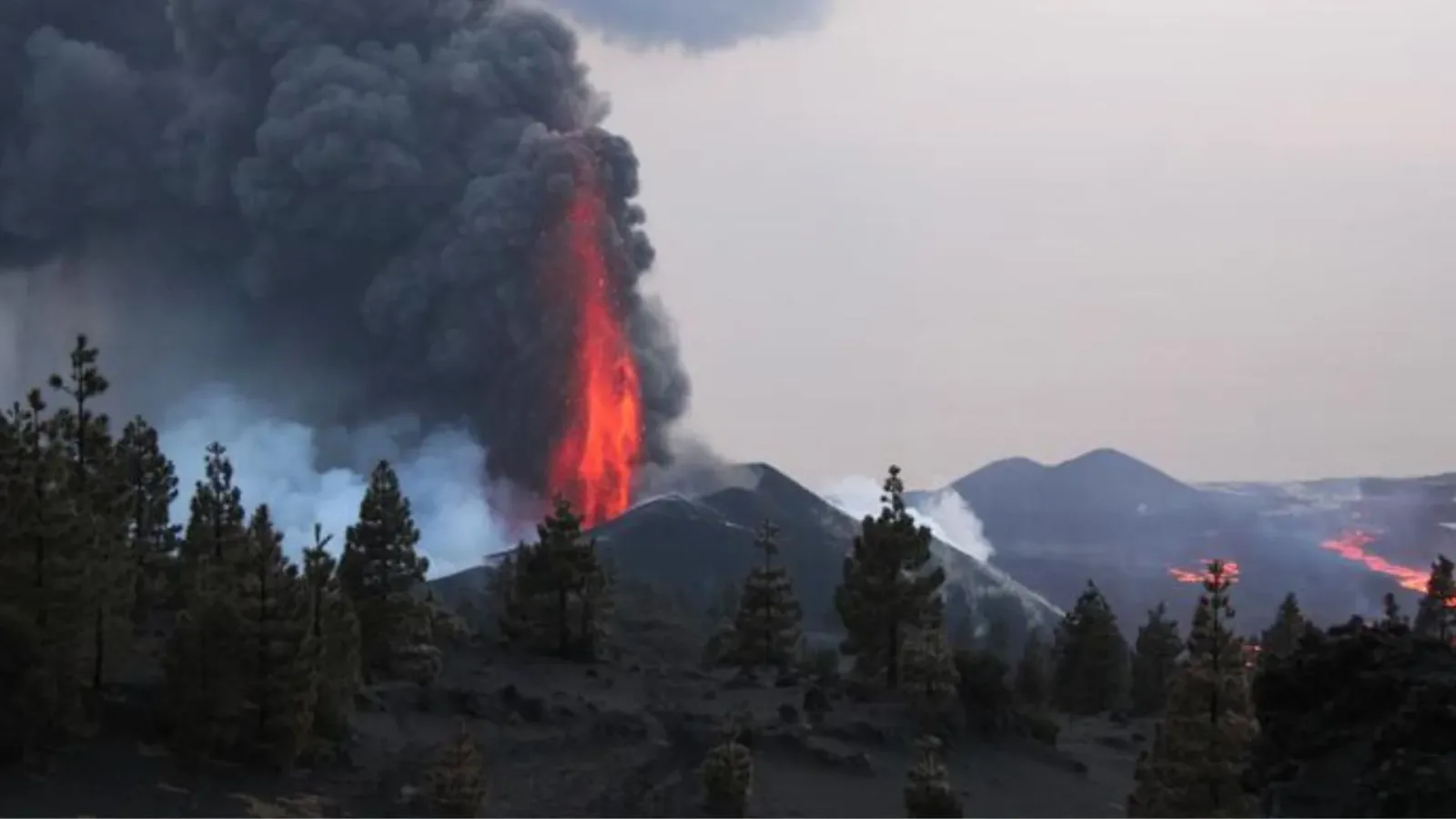 Microscopic 'seeds' in magma dictate volcanic danger, new study shows