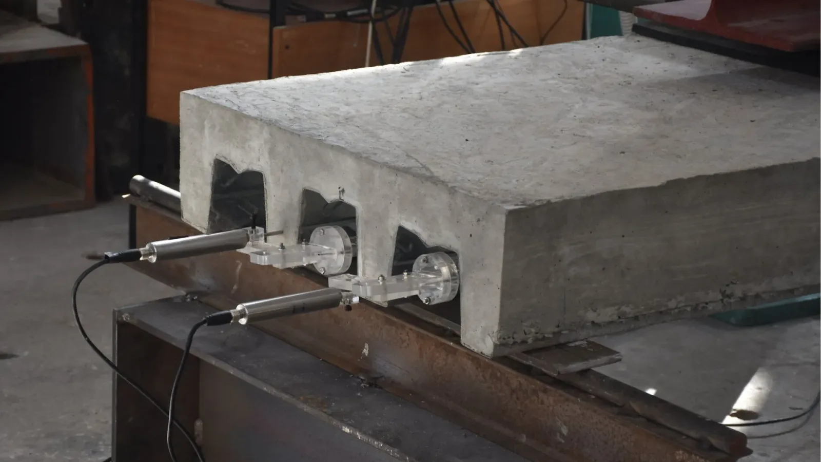 Bauschutt zu Betonplatten mit gleicher Festigkeit