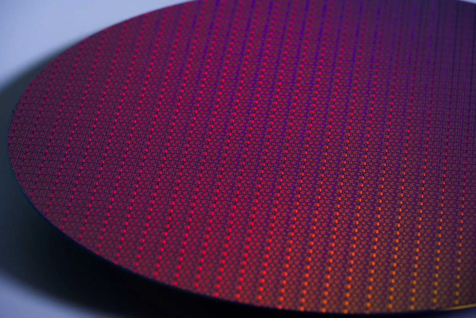 Intel-Chef Lip-Bu Tan nennt Foundry „National Treasure", nachdem externe Kunden nach dem 18A-Ausbeute-Durchbruch aufschlagen