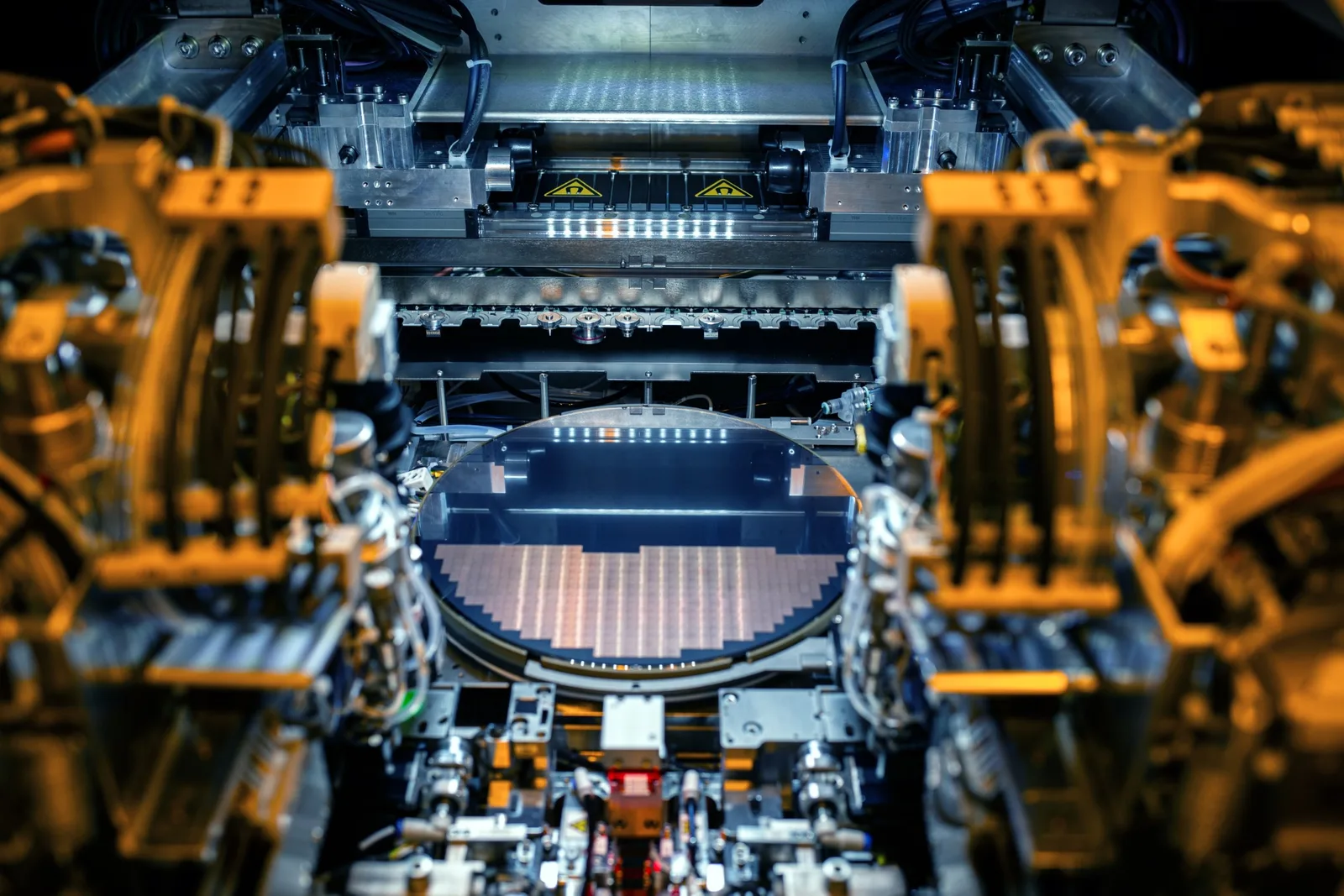 Intel-Chef Lip-Bu Tan enthüllt neue Produkte mit NVIDIA und übertrifft Jensen Huang an der Carnegie Mellon-Verleihung