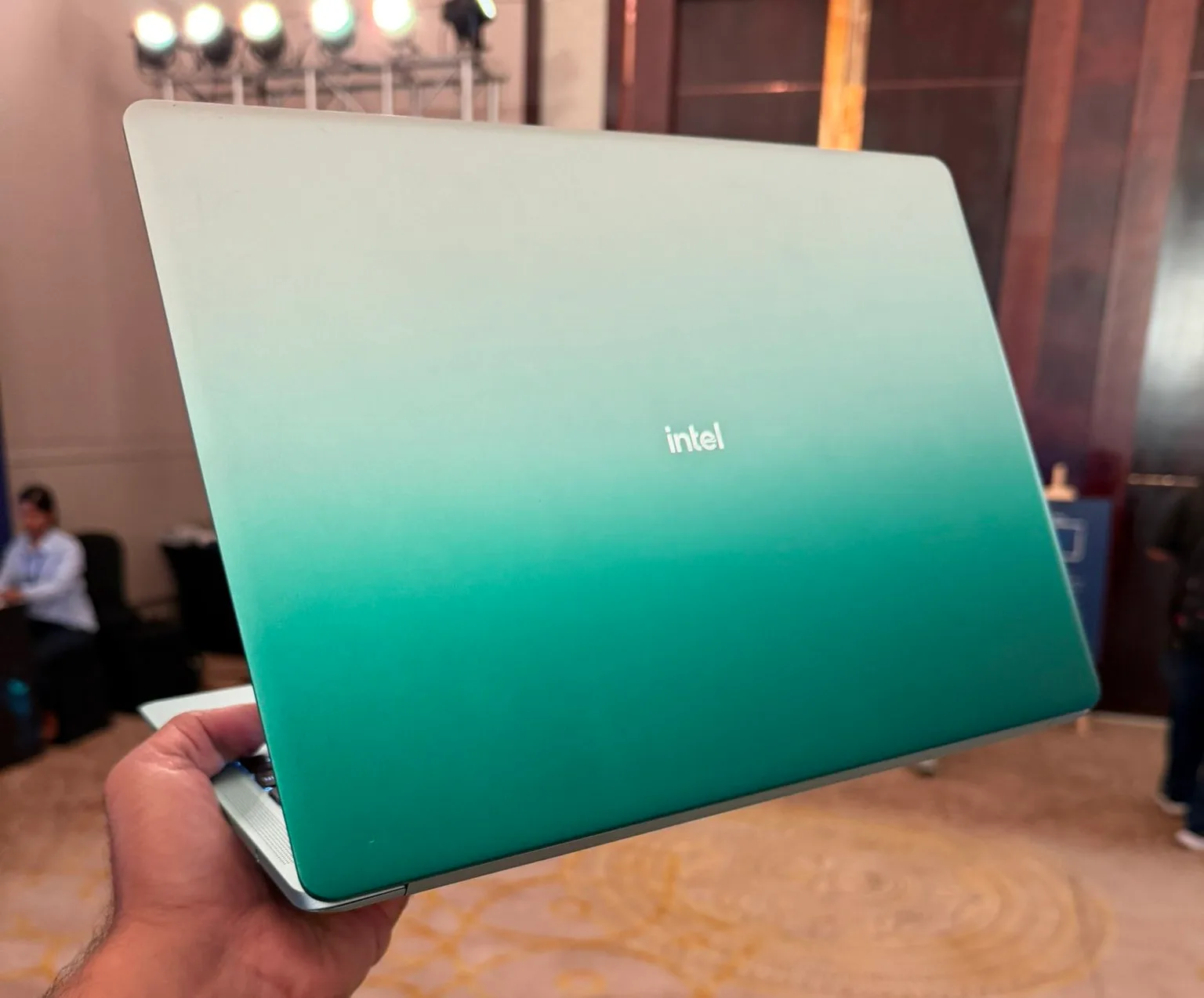 Intel-Chips treiben Google Book an und kontern Apples MacBook Neo mit leistungsstarkem Premium-Laptop