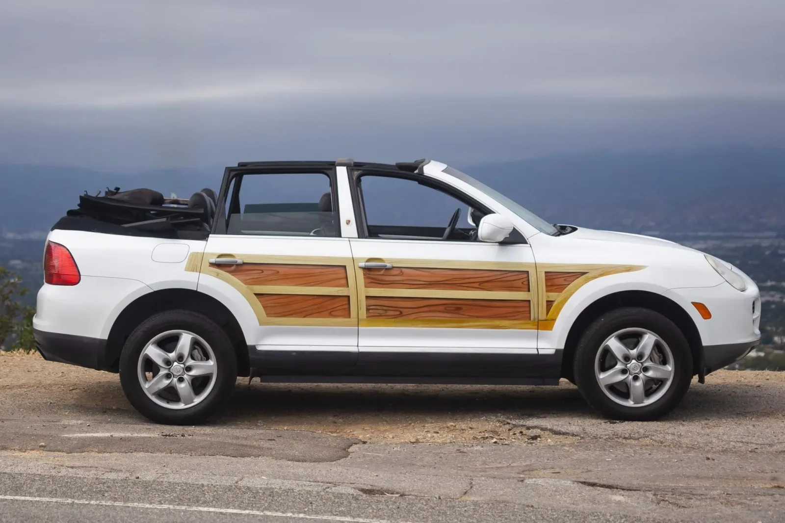 Cayenne V8 Cabrio: Falsches Holz und überhöhter Preis von 11.315 Dollar