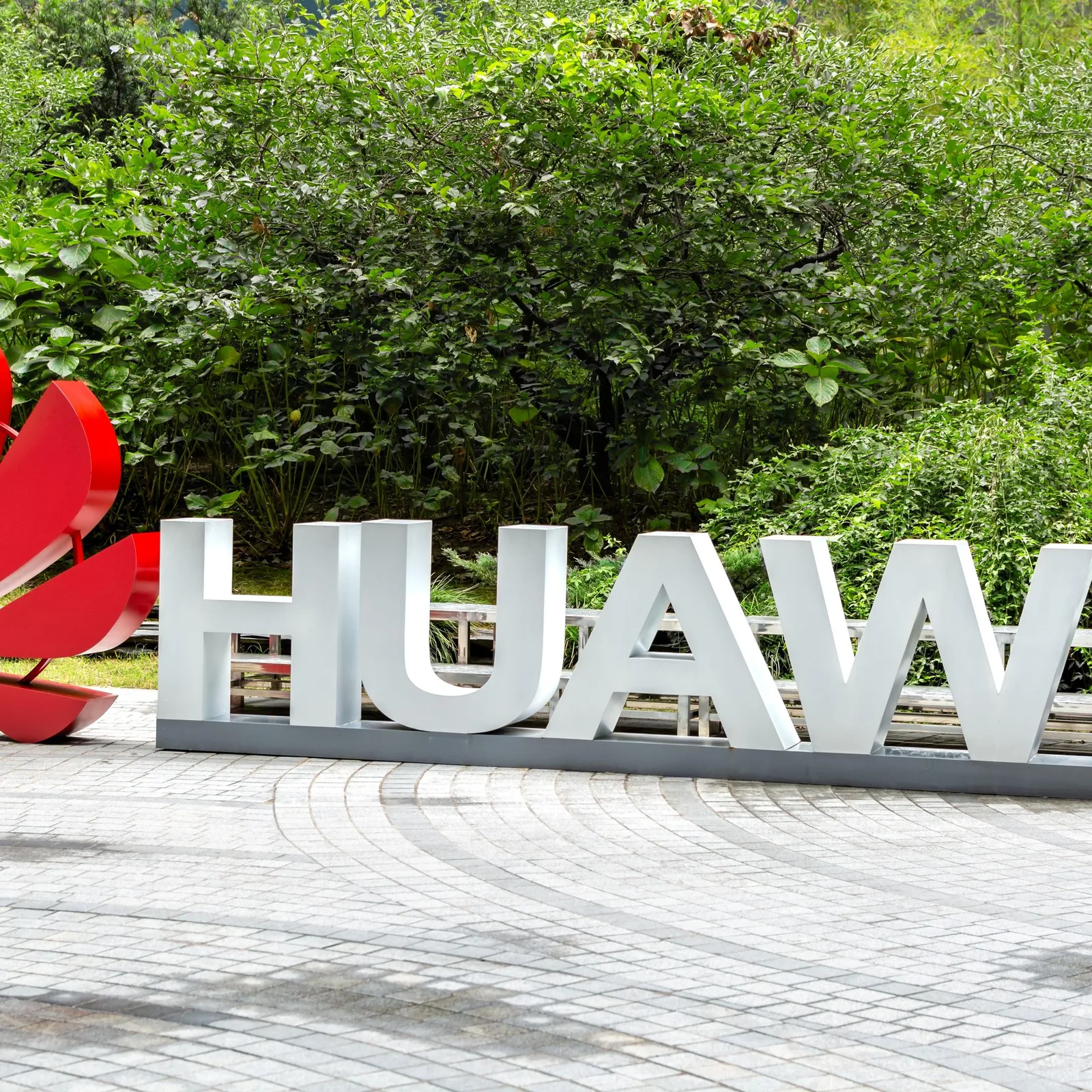 Huawei umgeht US-Sanktionen mit neuem SSD-Paket: Chinesischer Riese entwickelt 122-TB-Festplatte mit proprietärer 3D-NAND-Technologie