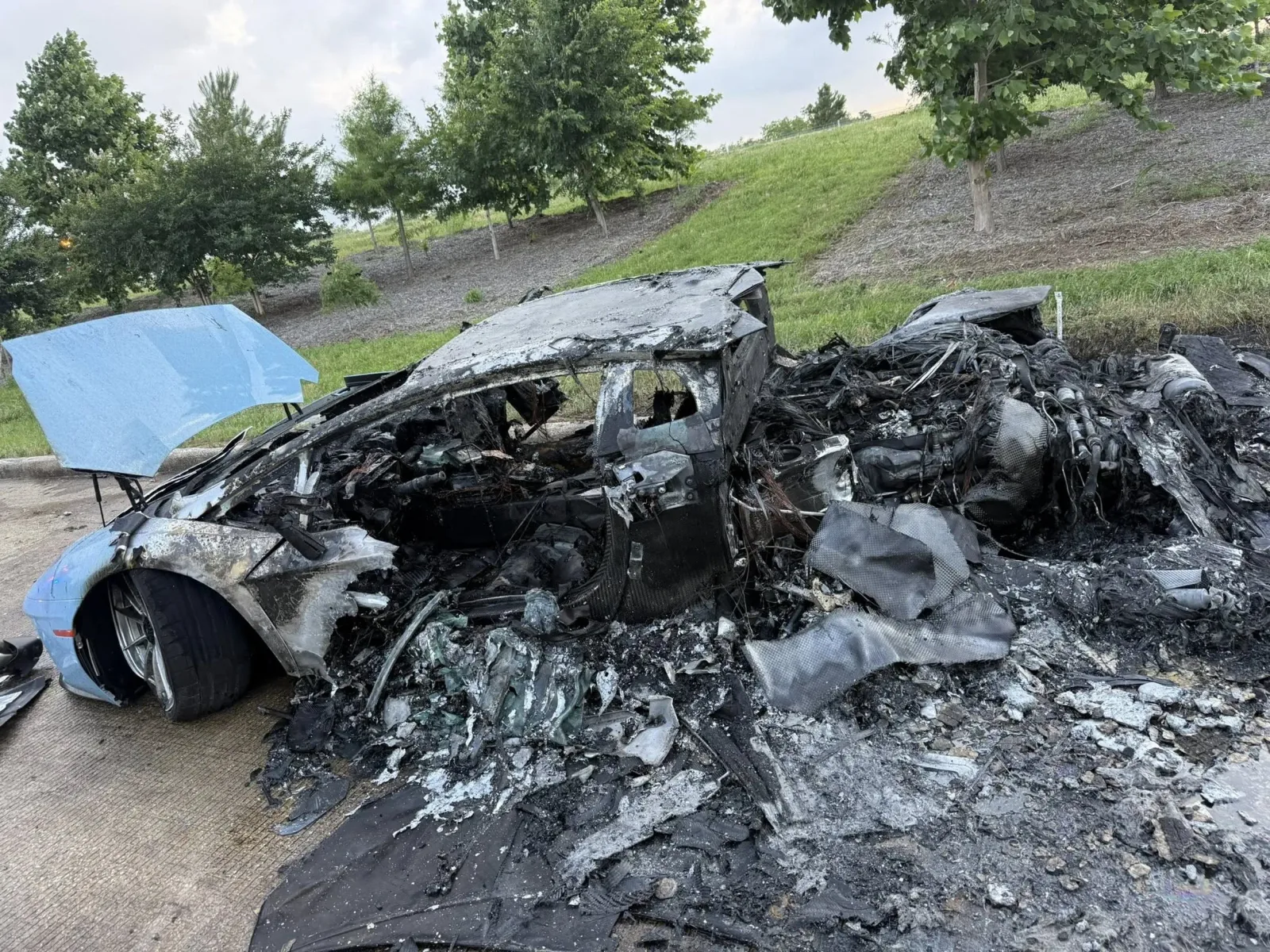 Aventador und Revuelto bei identischem Unfall: Wie zwei Supersportler in derselben Kreuzung brannten oder einstürzten