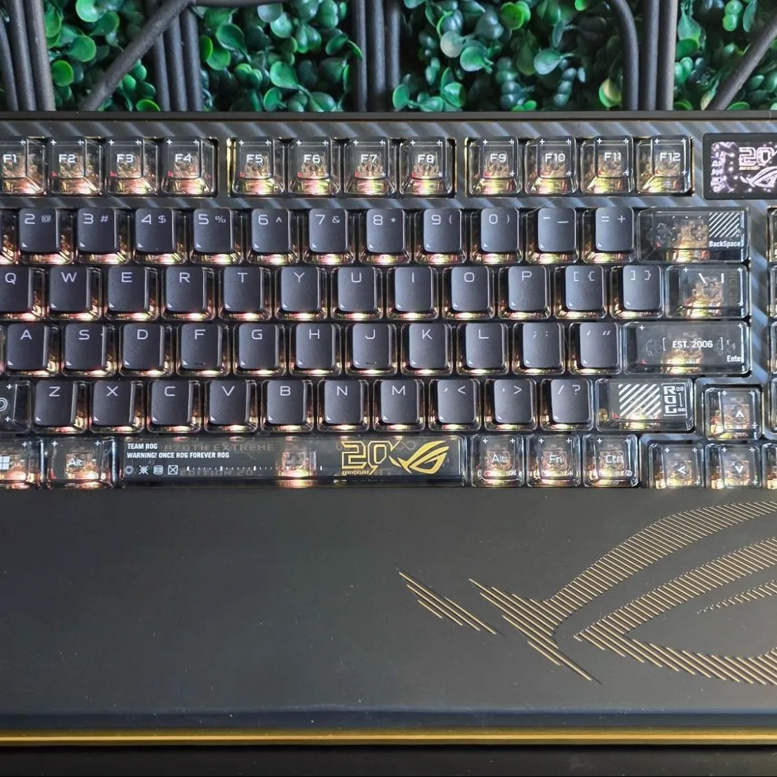 Hands-on mit der Asus ROG Azoth Extreme Edition 20: Wenn Kohlefaser nicht reicht, setzt Asus auf Gold