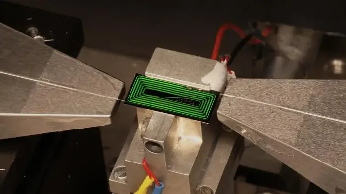Swiss scientists shrink lab-grade ultrafast laser onto a single chip