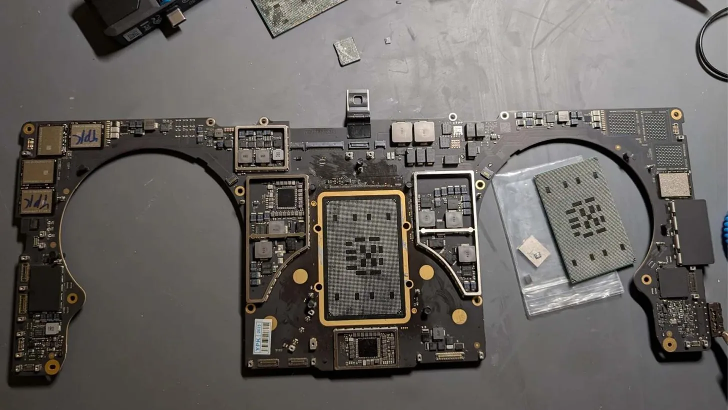 An M1 Max Was “Transplated” To A Donor Board Using Skilled Hands, Knowledge And Patience, Giving A MacBook Pro A New Lease On Life
