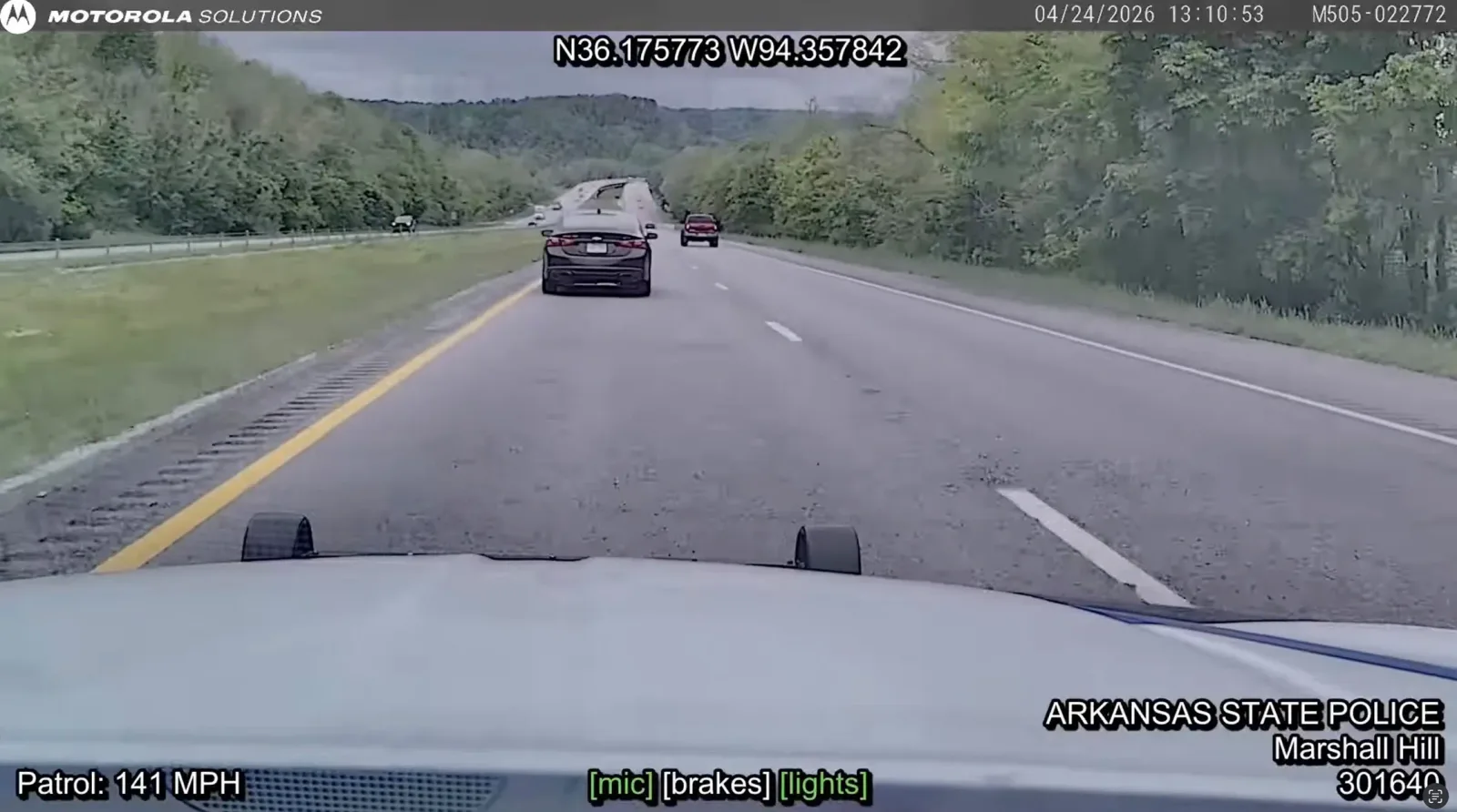 Chevy Malibu versucht 140 km/h vor der Polizei zu entkommen – Physik setzt durch