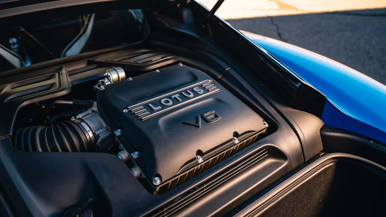 Lotus nutzt V6- und V8-Motoren von Renault und Geely