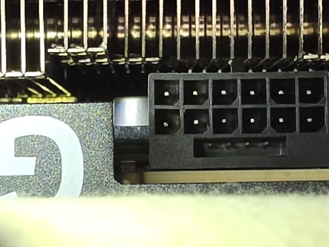 RTX 5090-Besitzer mit monatlichen Kontrollen des 12VHPWR-Anschlusses erleidet Kabelschmelze
