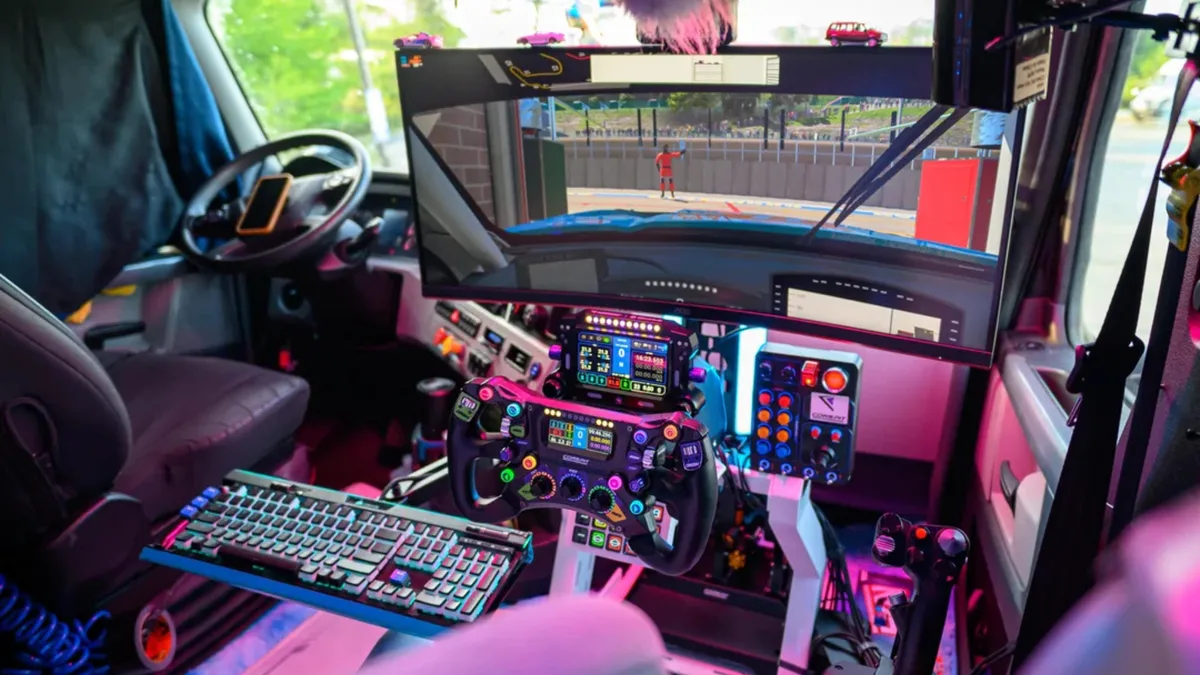 6.000-Dollar-Spiel-PC im LKW-Kabine-Upgrade: Neues Rennbucket-Sitz, Pedale und Zubehör für den ultimativen Truck-Simulator