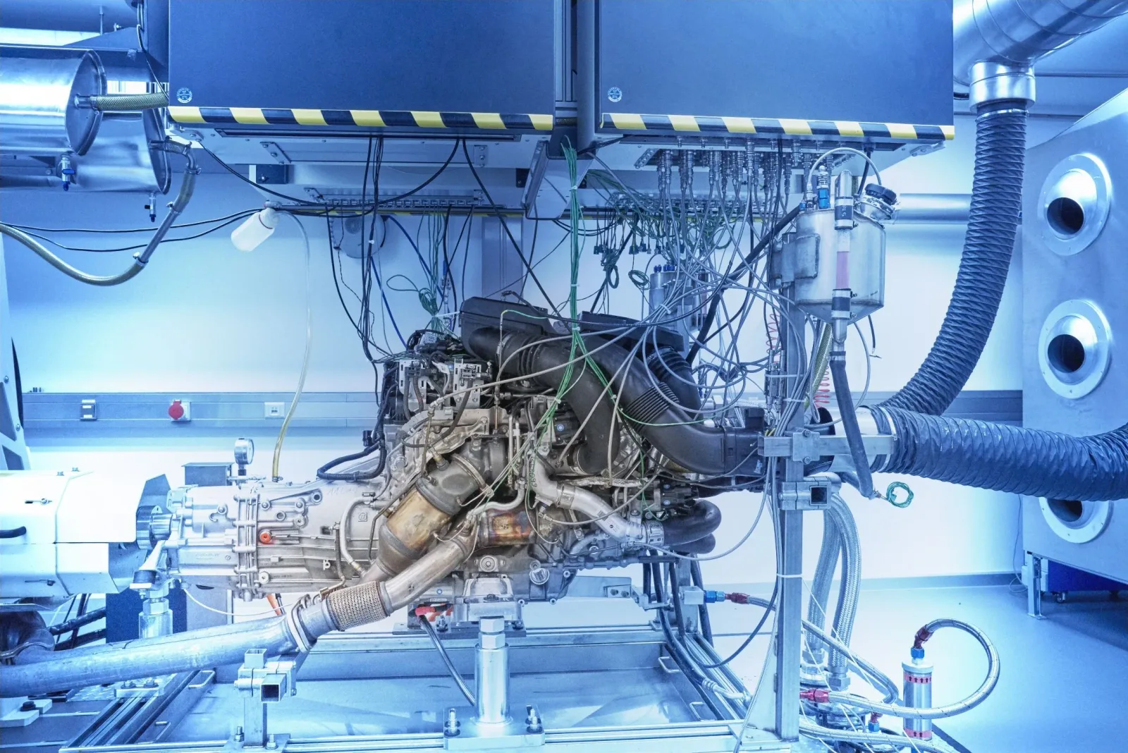 BMW M-Technik feuert Schallnahe Flammenstrahlen aus neuem Motor