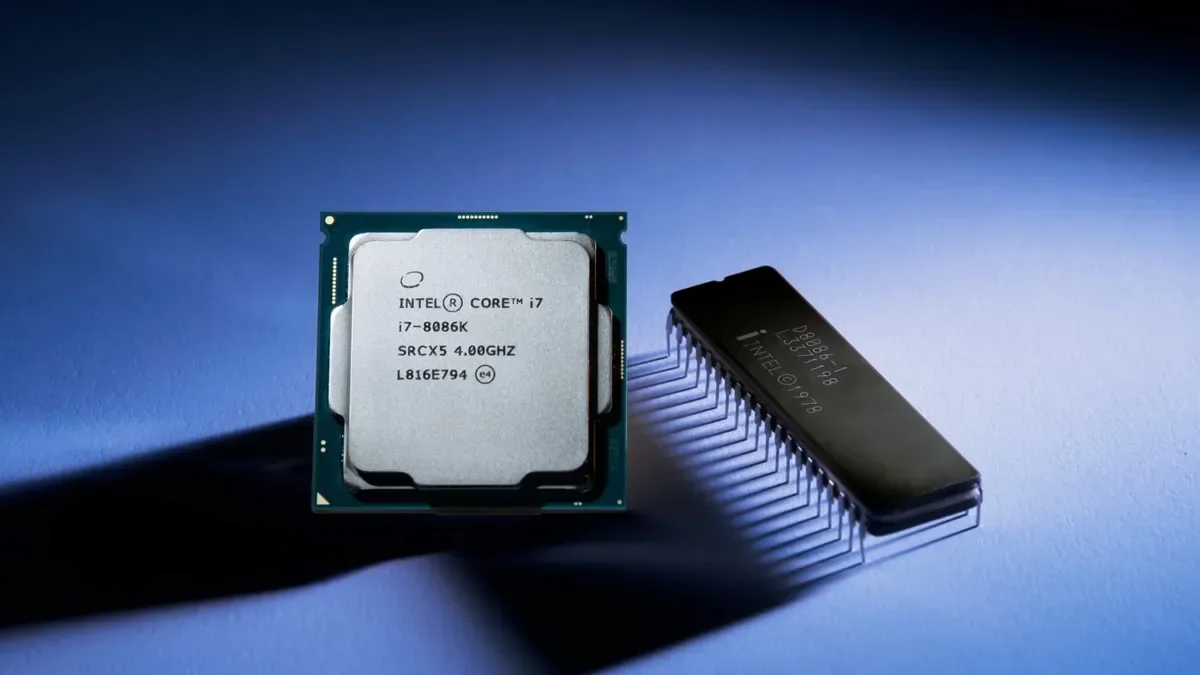 Intel bringt 1978 den ersten x86-Prozessor 8086 als Notlösung für das verzögerte iAPX 432-Projekt heraus