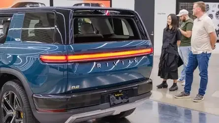Rivian: KI macht CarPlay-Debatte obsolet