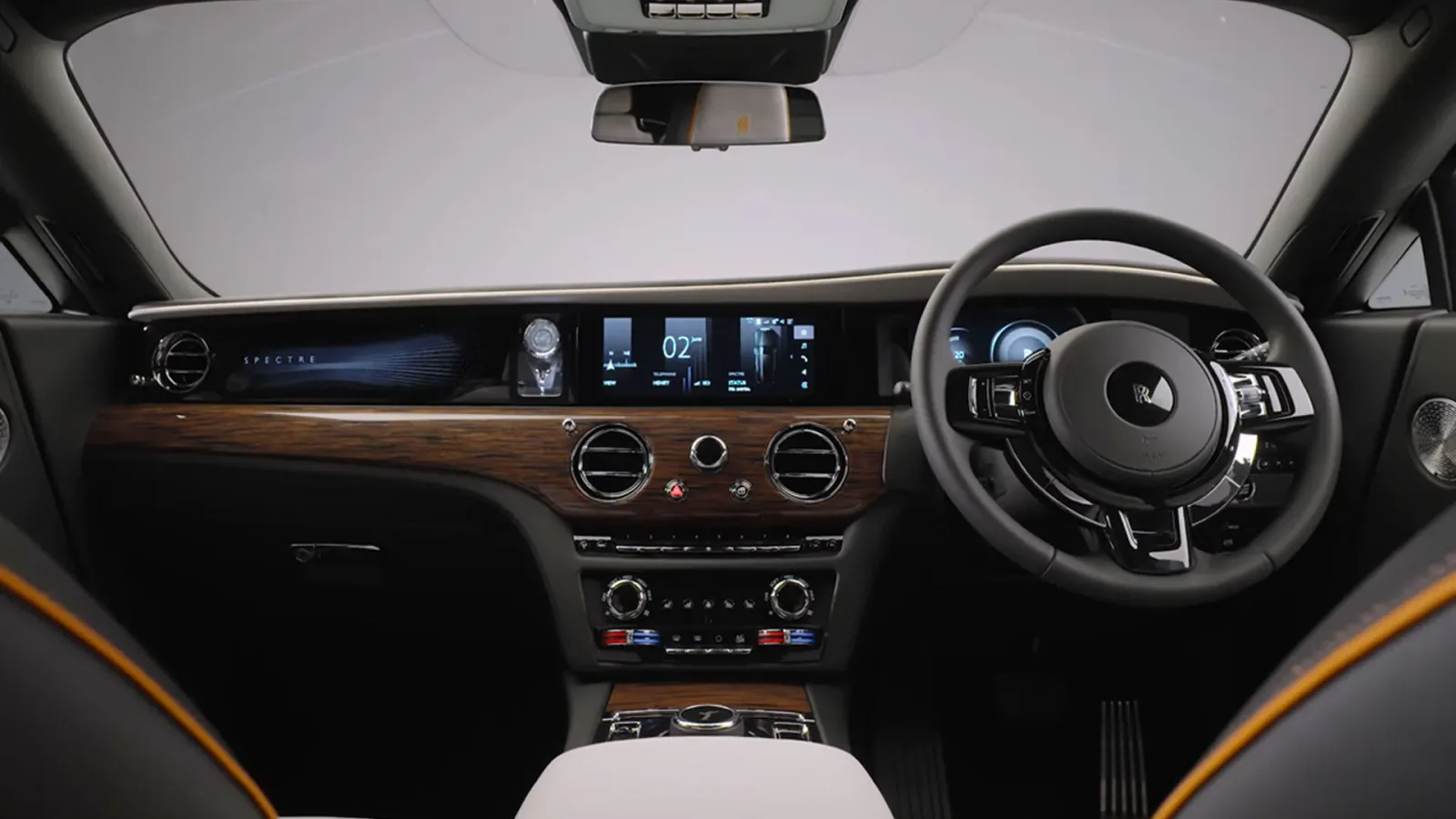 Rolls-Royce Spectre II: 8.108 winzige Lichter verbergen sich im Armaturenbrett