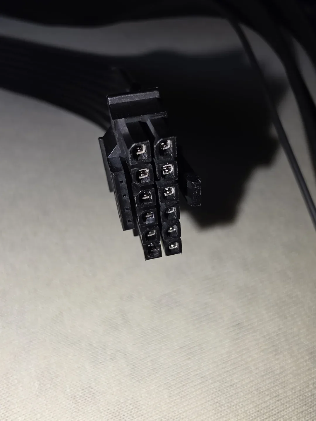 RTX 5090-Besitzer mit monatlichen Kontrollen des 12VHPWR-Anschlusses erleidet Kabelschmelze