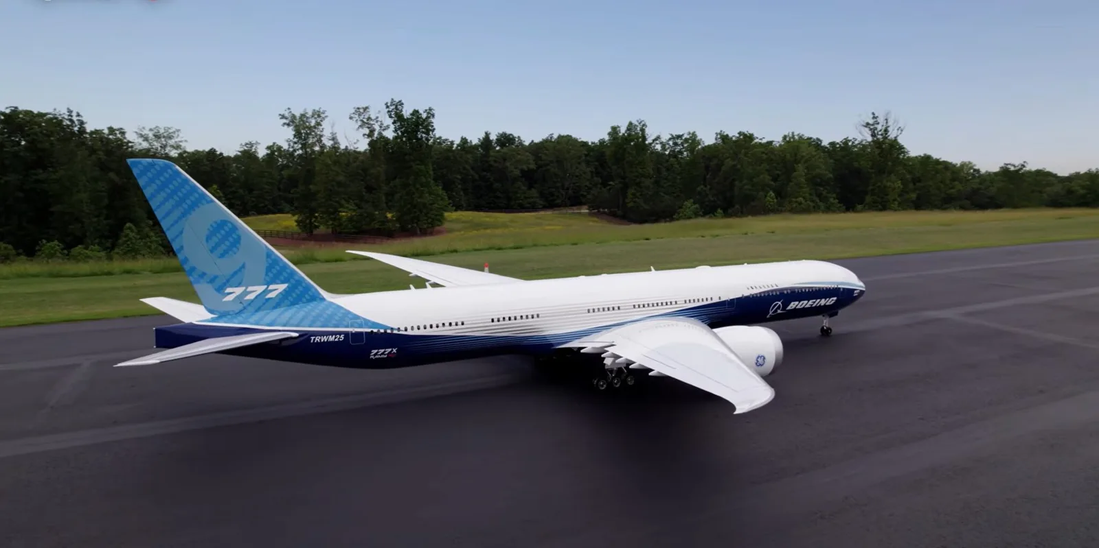 Weltgrößtes RC-Boeing 777-9X-Modell startet erstmals: So robust ist es, dass man darauf sitzen kann