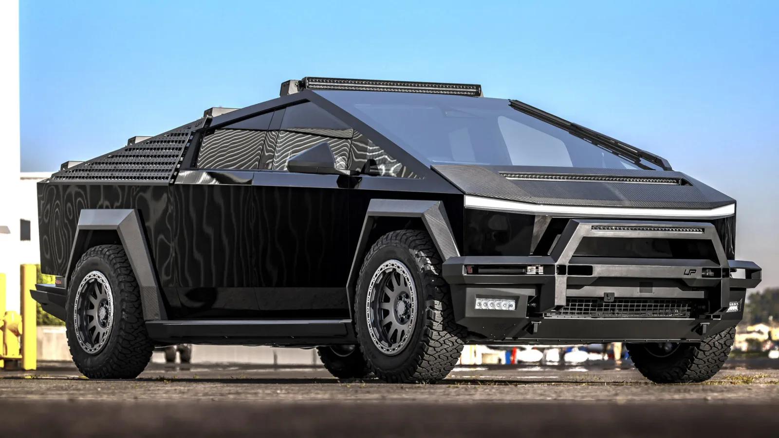 Unpluggeds 18.000-Dollar-Paket fügt dem Cybertruck hinzu, was Tesla ausgelassen hat