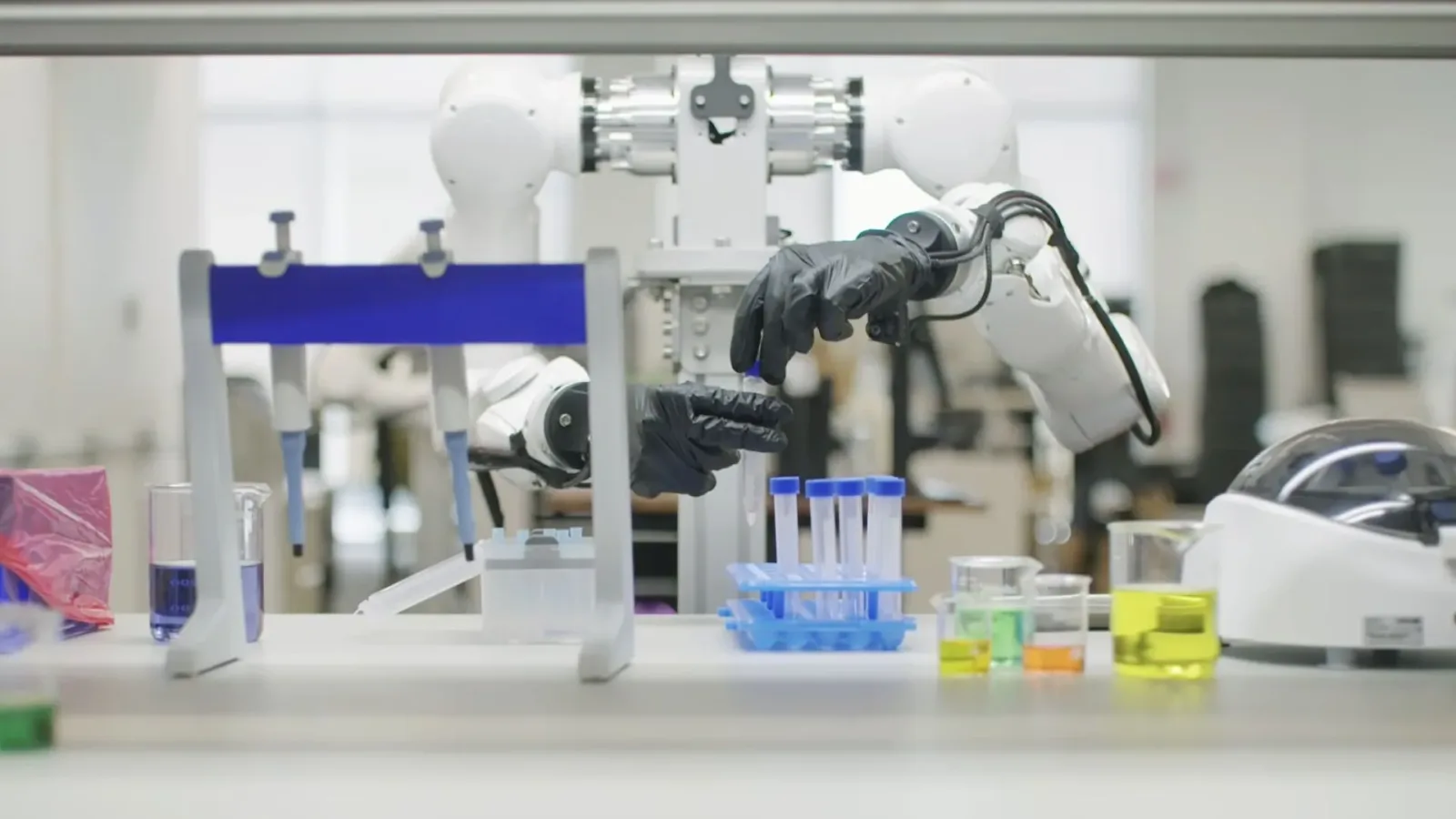 New robot ‘brain’ enables human-level dexterity and scalable training