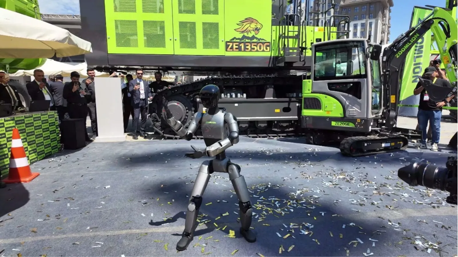 New Z01 humanoid robot performs complex Tai Chi routine with stability