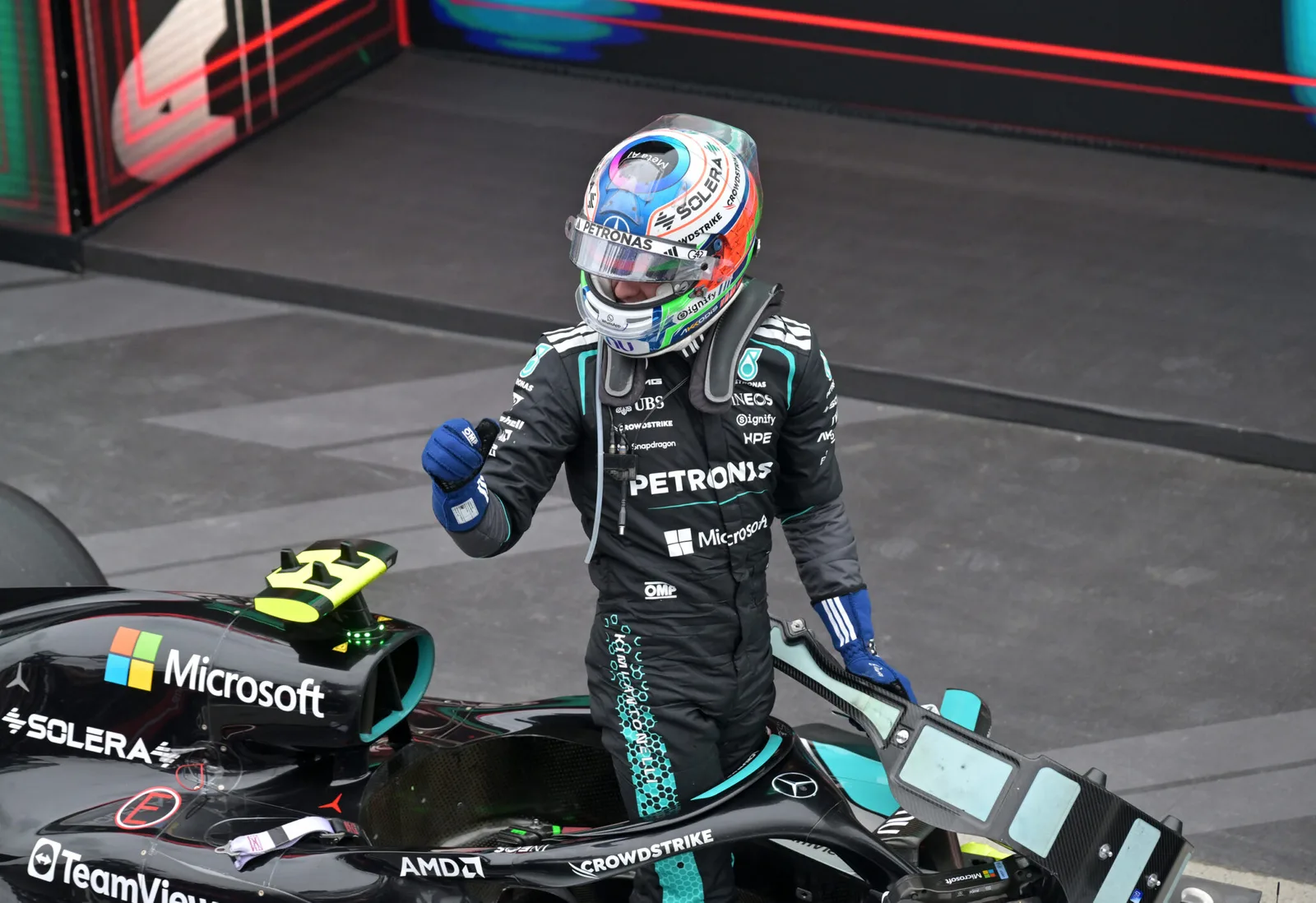 Kimi Antonelli nimmt Bandini-Trophäe entgegen und reagiert auf Ferrari-Gerüchte