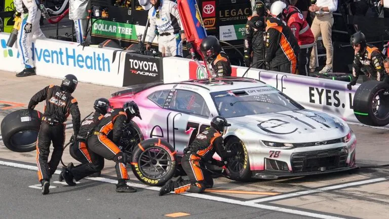 NASCAR sperrt Crew-Mitglieder nach abgefallenem Rad bei Katherine Legges No. 78