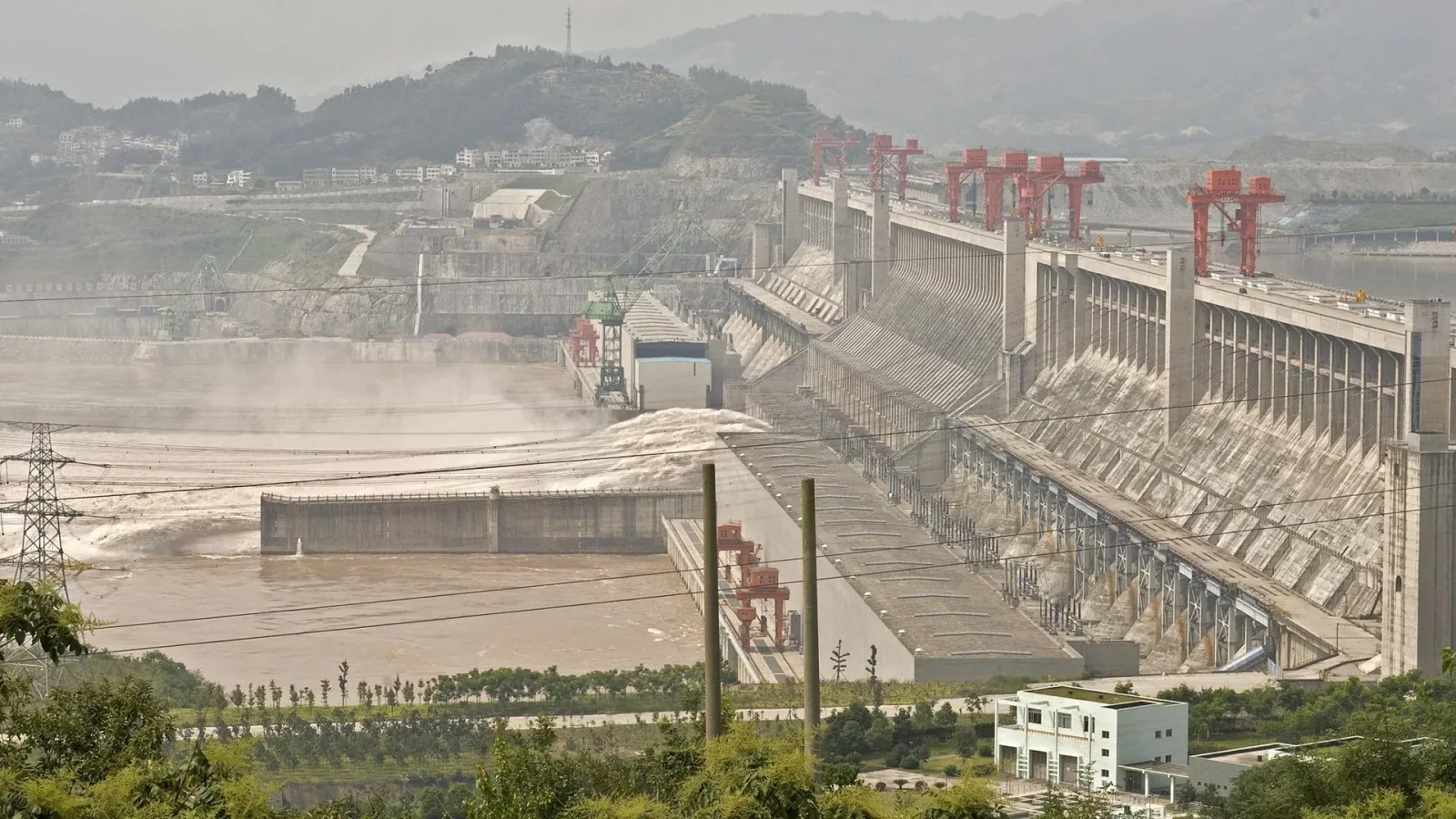 World's largest dam to get water staircase to let ships pass faster